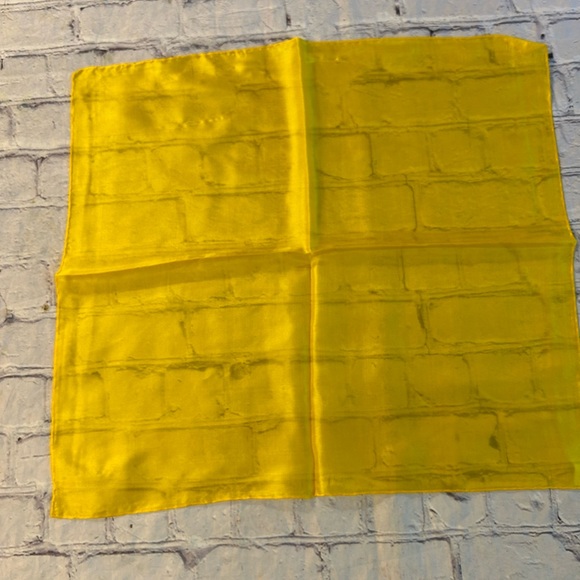 LOT OF (3) VINTAGE SMALL SQUARE SILK HAND ROLLED JAPAN SCARVES - Picture 2 of 12